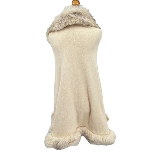 Penny Lane Faux Fur Cape NWT Women's Cottagecore Mobwife Cream Winter Shawl Cozy - Picture 6 of 7